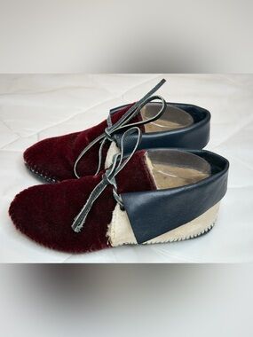 The True Moc Leather Lace Up Mocassin Shoes Sz 5 Fur Native Traditional